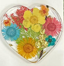 Load image into Gallery viewer, Gardens by the Bay - Merchandise Collection - Magnets -  Assorted Twig Flowers Magnet Heart
