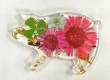 Load image into Gallery viewer, Gardens by the Bay - Merchandise Collection - Magnets -  Assorted Twig Flowers Magnet Pig
