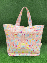 Load image into Gallery viewer, MRTWBP GARDENS BY THE BAY BRAND PATTERN TOTE BAG (CORAL)_2
